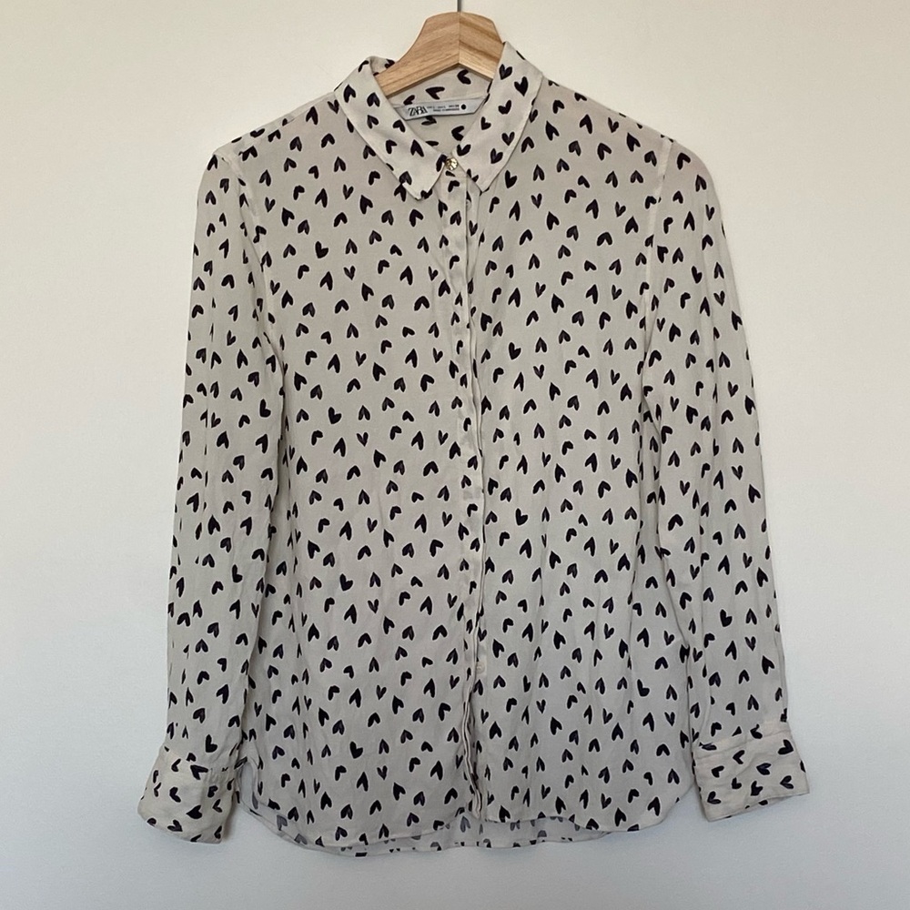 Zara Women’s Black-and-White Heart Design Button Blouse, Size Large